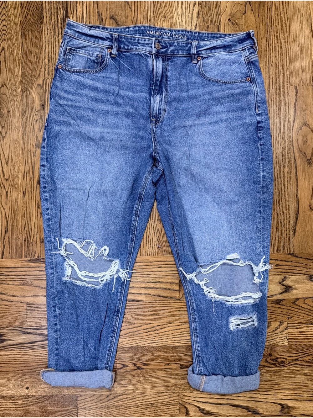 American Eagle Strigid Ripped
Mom Jeans size 18R